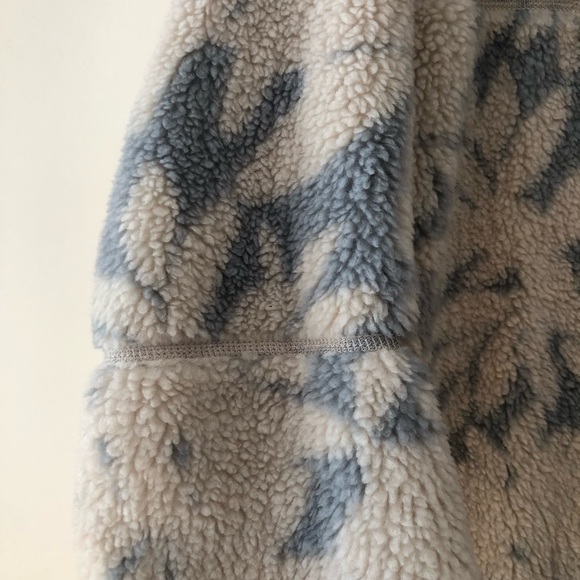 NWOT Patagonia Women’s Large Blue and Cream Fuzzy Full zip Jacket - Picture 5 of 7